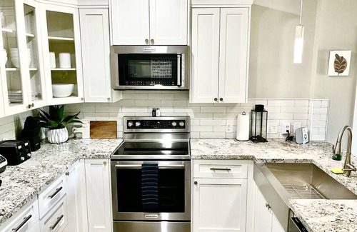 Gruene Condo | LUX Gruene Condo | Walk to Gruene Hall! | On River!