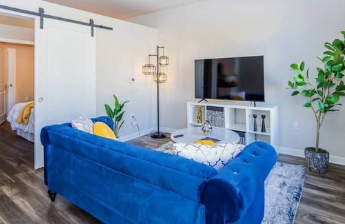 Fairfax Apartment | Lux Highrise in Fairfax GMU Blissful Home