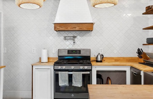 Sandy Springs House | Lux Home - Great For Families & Groups - Hot Tub & Sauna - Outdoor Space