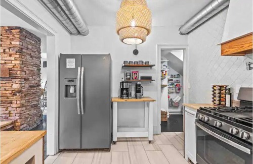 Sandy Springs House | Lux Home - Great For Families & Groups - Hot Tub & Sauna - Outdoor Space