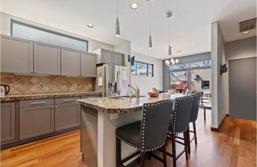 North End House | Lux Home w/Hot Tub+Fire Pit steps from Hyde Park