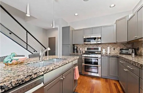 North End House | Lux Home w/Hot Tub+Fire Pit steps from Hyde Park