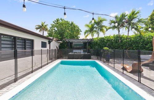 Westchester House | LUX Home with Heated Pool near Calle Ocho & MIA Airport