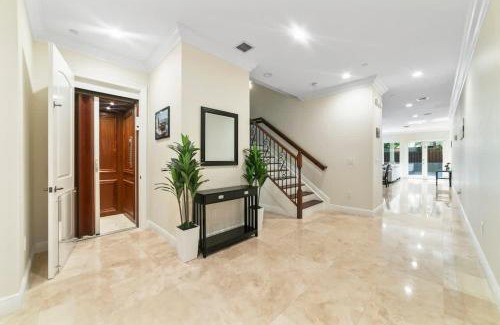 Coral Ridge House | Lux Home with Rooftop & Elevator 2mi to Beach