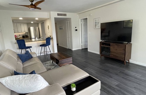 Delray Beach Condo | Lux King Bed Suite, Modern Condo Delray Beach. DRClub - 25% Off Summer