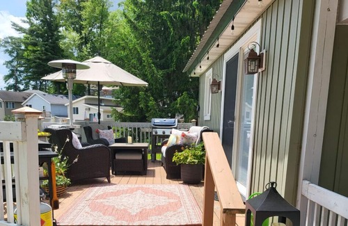 Smyrna House | LUX Lakefront/Decks/Firepit/BBQ/2 Kayaks