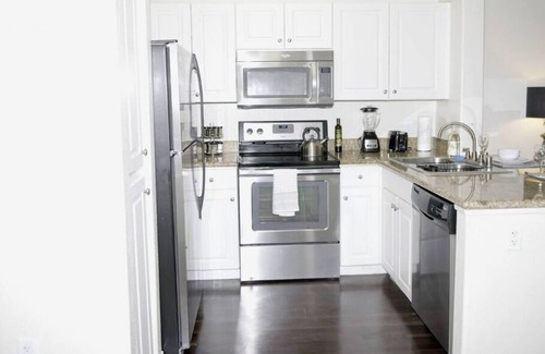 Waterfront Apartment | Lux LBC-Downtown! Cozy! Walk to major attractions!