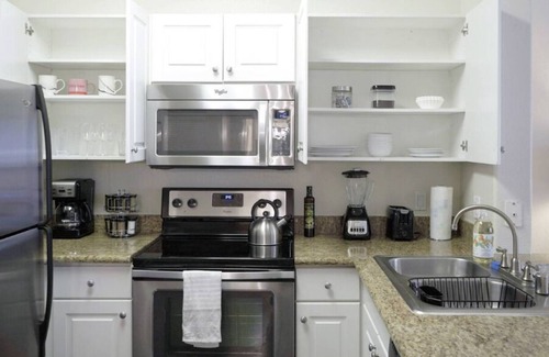 Waterfront Apartment | Lux LBC-Downtown! Cozy! Walk to major attractions!