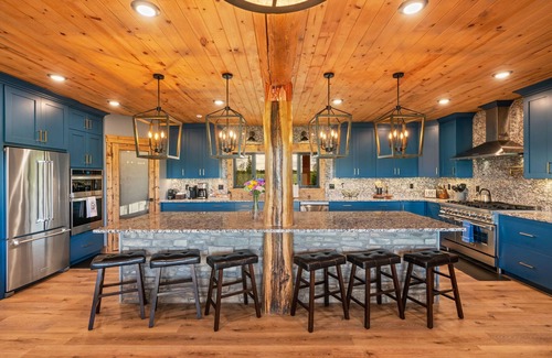 Tetonia Cabin | Lux Log Cabin - Epic Views, Huge Patio, & Hot Tub!