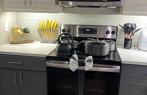Fort Worth Apartment | LUX-Longhorn Suite w/Boho vibes,1king bedroom apt. Fort Worth w/attach garage