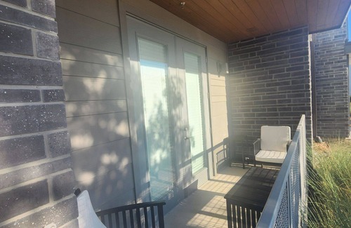Fort Worth Apartment | LUX-Longhorn Suite w/Boho vibes,1king bedroom apt. Fort Worth w/attach garage