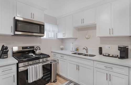 Los Angeles Condo | LUX LOS ANGELES GEM WITH SUNSET VIEWS ☀️