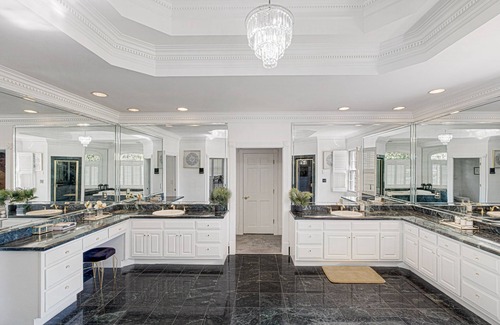 Mableton House | Lux Mansion+ 16 Overnight Accommodation + Host Events