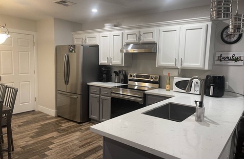 Somerton House | LUX Modern Lovely Casita - 3BR/2BA