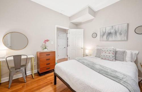 Durham Apartment | * Lux Modern Retreat * Downtown * King Beds *