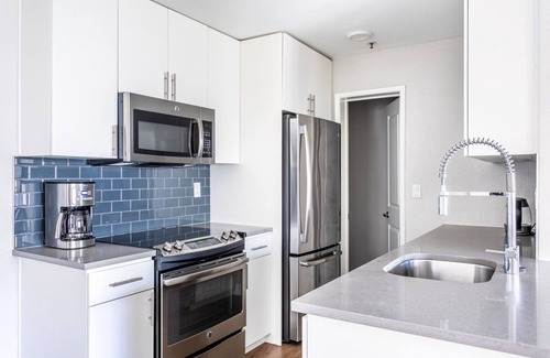 Old Mountain View Apartment | Lux Mountain View 1BR w/Gym, Pool, Parking, near Transit, by Blueground