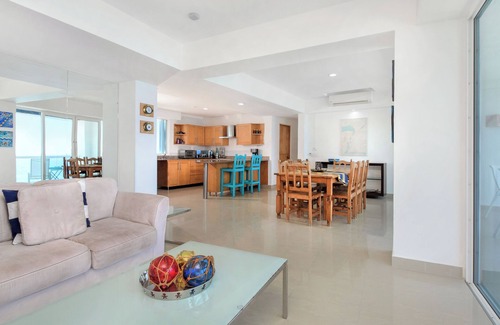 Zona Hotelera Norte Condo | Lux Ocean View at Peninsula Grand 3A