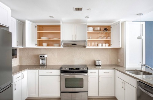 Penn Quarter Apartment | Lux Penn Quarter 1BR w/Gym, Pool, Doorman, nr. Metro, by Blueground