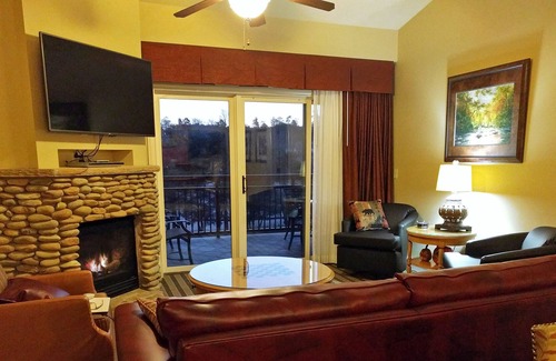 Pigeon Forge Condo | Lux Penthouse Condo, Lazy River, Pool, Dollywood Fireworks From Balcony On Sale!