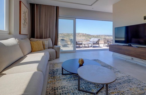 Siggiewi Apartment | Lux Penthouse Valley Views, Hot Tub in Siggiewi