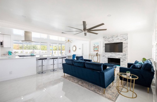 Racquet Club West Villa | Lux private oasis + Beautiful Mountain Views! Classy & Perfect Location! Near DT