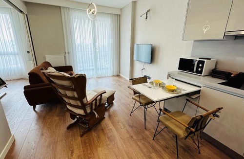 Bagcilar Apartment | Lux Residence Next to Outlet in High Floor 26