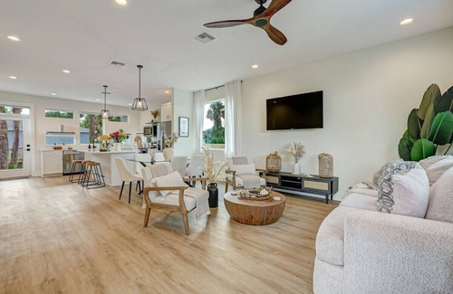 Lincolnville House | LUX Riberia – 311 | 12-min walk to Historic DTN