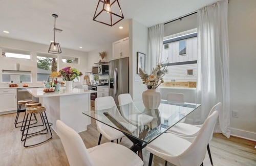 Lincolnville House | LUX Riberia – 311 | 12-min walk to Historic DTN