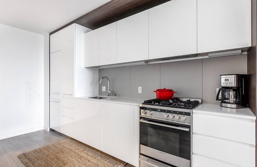 South Beach Apartment | Lux Rincon Hill 1BR w/Gym, Sauna, nr. Silicon Valley, by Blueground