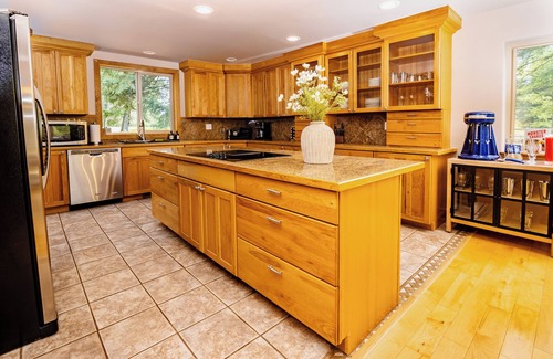 Olney Cabin | Lux Riverfront cabin w/Hot Tub & Sauna