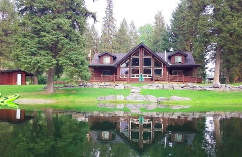 Olney Cabin | Lux Riverfront cabin w/Hot Tub & Sauna