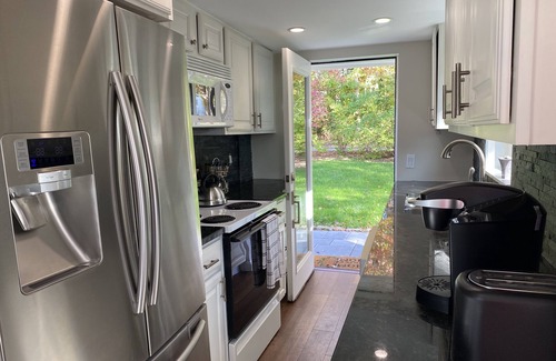 Bonnet Shores Cottage | Lux Romantic Waterfront Cottage - Bonnet Shores, Narragansett RI