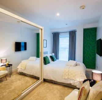 Nine Elms House | Lux Room to London Eye