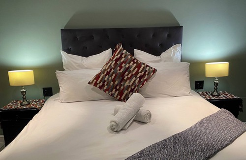 West Beach Cabin | Lux Room! Welcome to our charming guesthouse in Cape Town