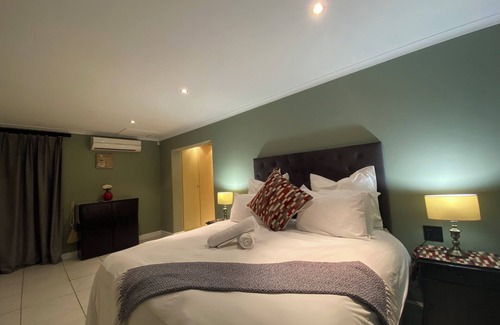 West Beach Cabin | Lux Room! Welcome to our charming guesthouse in Cape Town