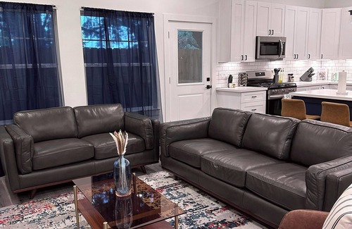 Kempwood House | Lux Rustic 3BR Family Townhouse Near DT/Galleria/Airport and More!