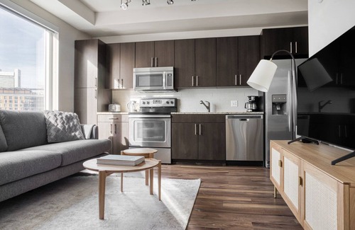 Seaport District Apartment | Lux Seaport 1BR w/Gym on Harbor by Blueground