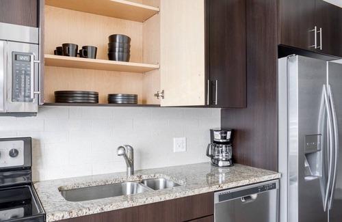 Seaport District Apartment | Lux Seaport 1BR w/Gym on Harbor by Blueground