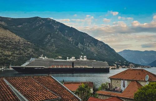 Kotor Apartment | Lux Seaside Residence