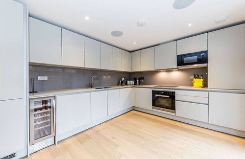 Vincent Square Apartment | Lux St James Apartment Terrace Central London FREE WIFI - by City Stay London