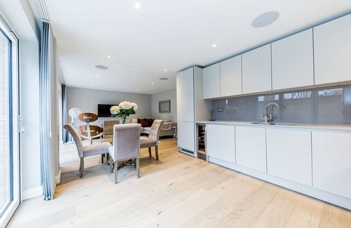 Vincent Square Apartment | Lux St James Apartment Terrace Central London FREE WIFI - by City Stay London