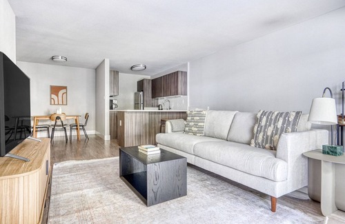 Sunnyvale West Apartment | Lux Sunnyvale 1BR w/W/D, Gym & Pool, 10 min to FB & Google, by Blueground