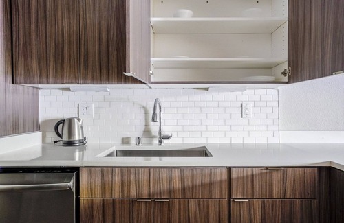 Sunnyvale West Apartment | Lux Sunnyvale 1BR w/W/D, Gym & Pool, 10 min to FB & Google, by Blueground