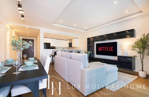 Jumeirah Lake Towers Apartment | LUX The Bonnington JLT Suite