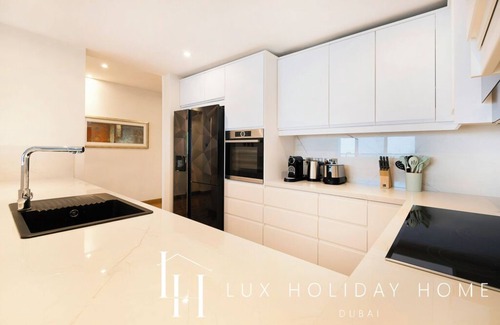 Jumeirah Lake Towers Apartment | LUX The Bonnington JLT Suite