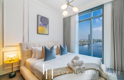 Dubai Apartment | LUX The Dubai Creek Edge Suite