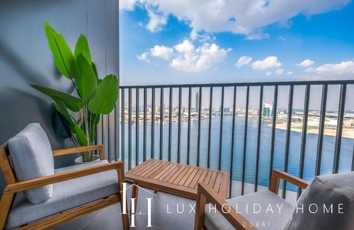 Dubai Apartment | LUX The Dubai Creek Edge Suite
