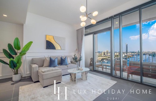 Dubai Apartment | LUX The Dubai Creek Edge Suite