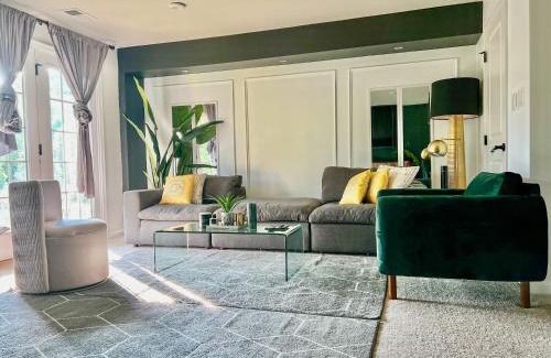 Brooklyn Park House | Lux Townhome Free Parking 12 min to BWI