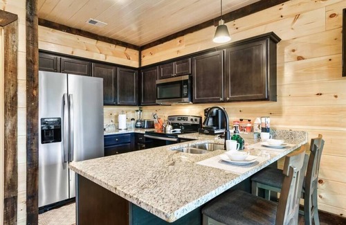 Sevierville Cabin | *Lux Treehouse Cabin* Hot Tub|Arcade|Pet Friendly